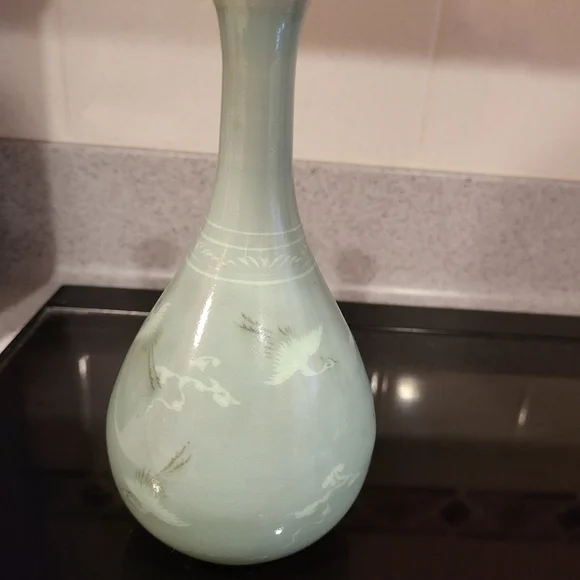 Antique Celadon Korean "Thousand Cranes" 6 1/4" Vase Signed - Picture 3 of 11